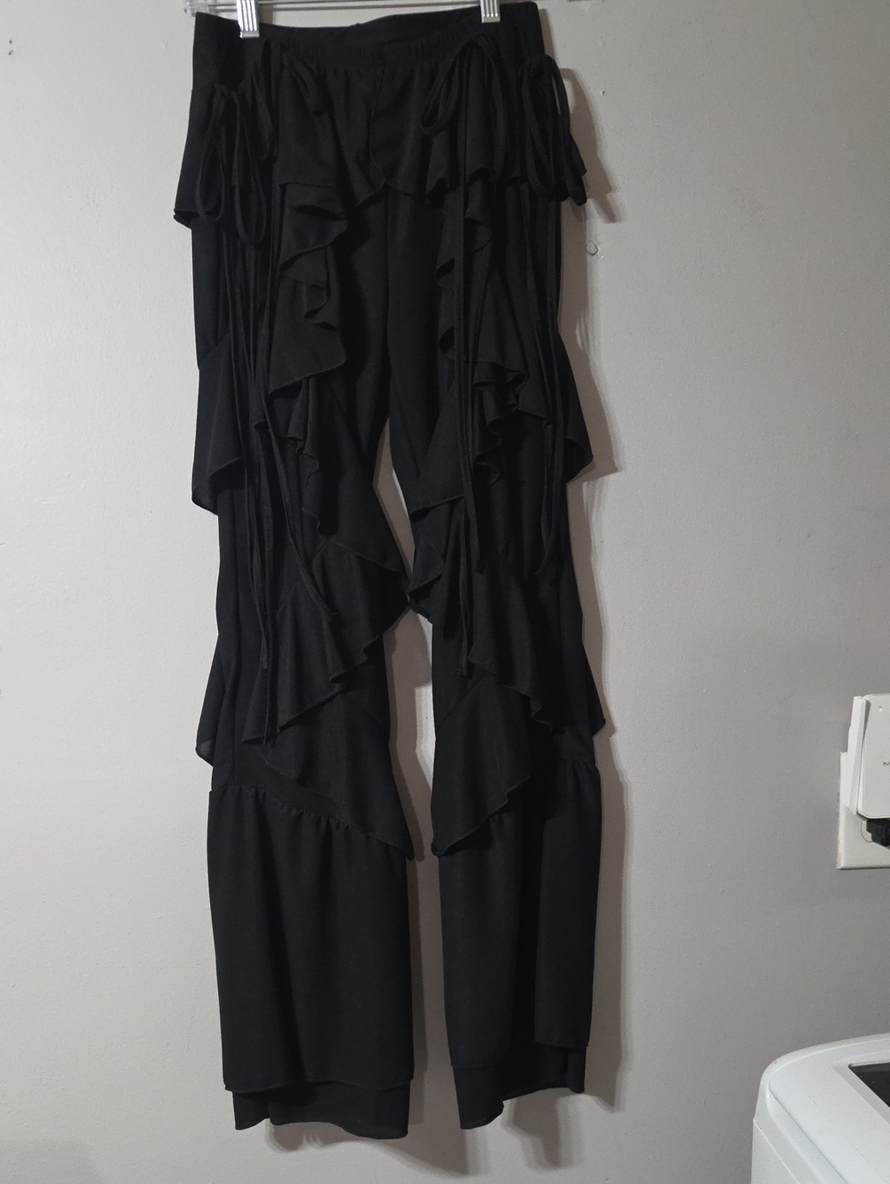 Source Unknown Black Ruffle Wide-Leg Pants